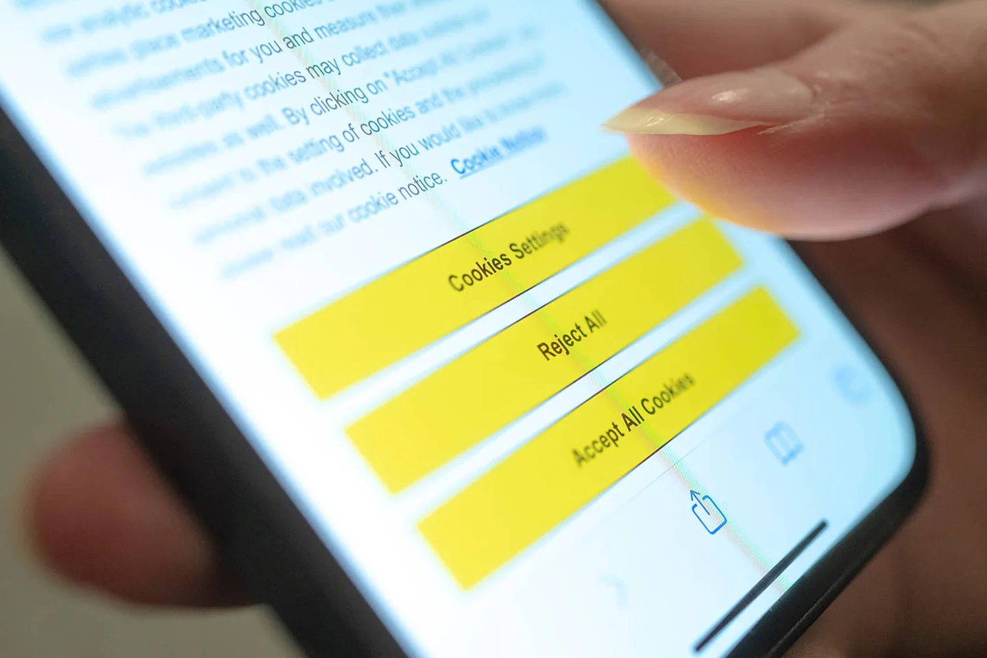 A user dismissing a cookie notice on a mobile web page